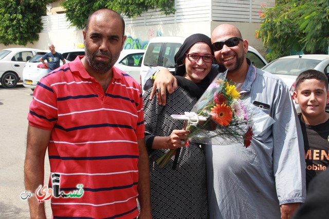 كفرقاسم -فيديو : حجا مبرور وسعيا مشكورا .. حجاج حافلة الحاج احمد الصوص تصل البلدة بسلام ودموع الفرح تغمر الجميع 